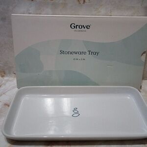 Groove Stoneware Tray in White